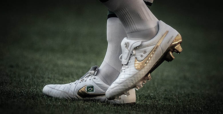 Nike tiempo ronaldinho gold best sale